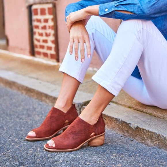 Sofft Shoes - NWT SOFFT  Carleigh Lavender Grey Suede Sandals Sz 8,5